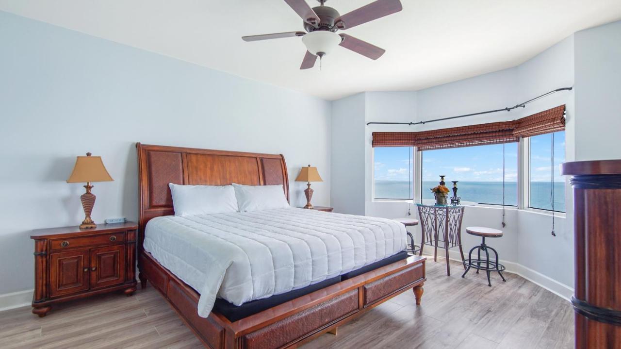 Beachfront Spacious Renovated - Pools, Hot Hub, - Walk To Pier Park In Pcb