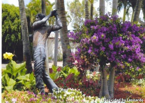 Western & 3* Naples