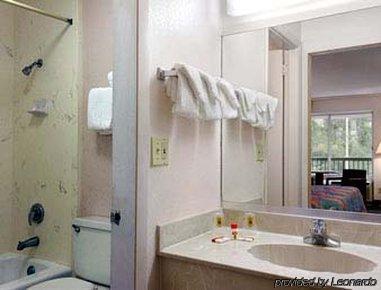 Hotel 6-daytona Beach, Fl - Speedway