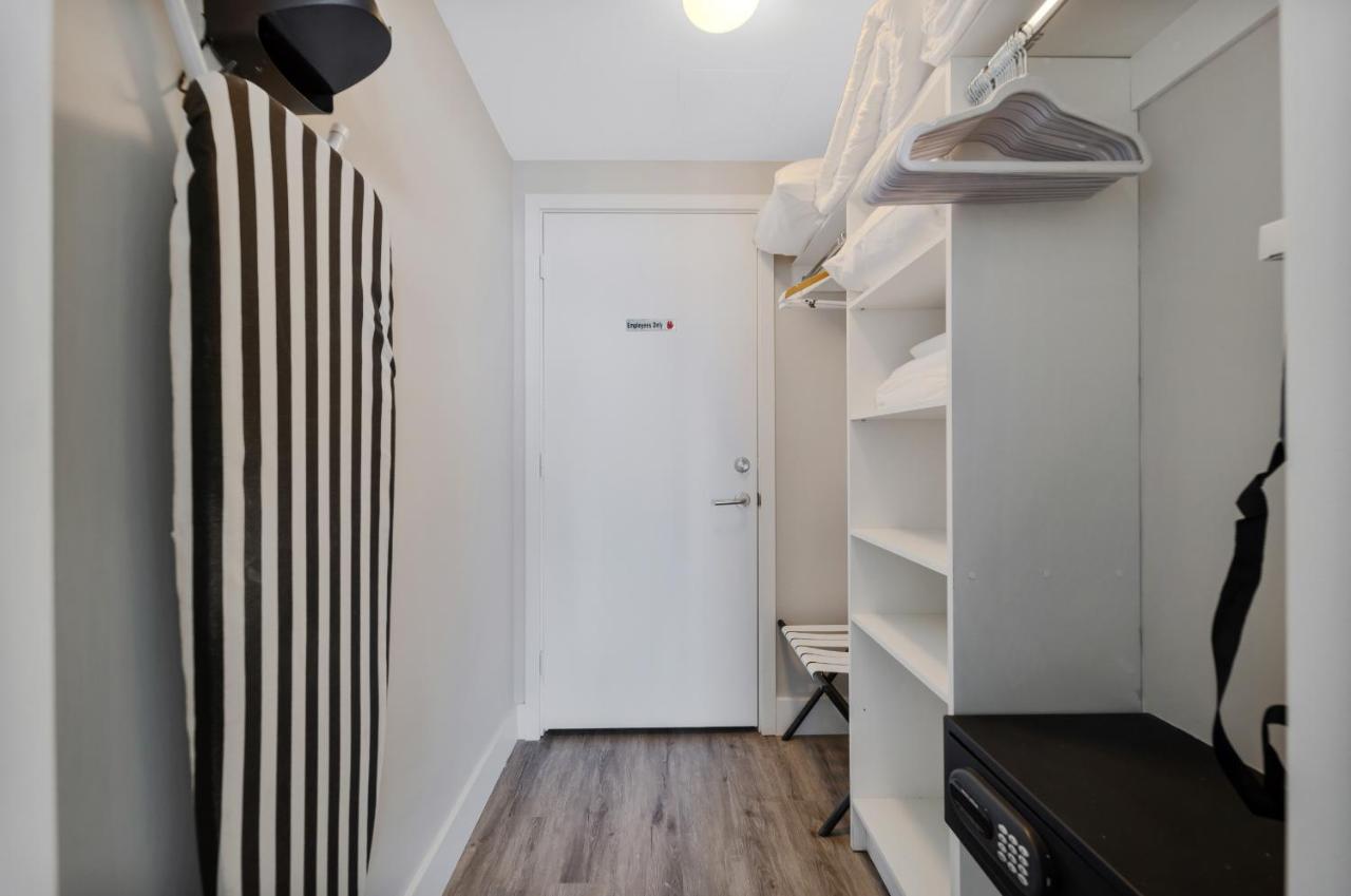 Splendid - Oceanview 1bdr & 1ba Right On The Beach, Heated Pool, Gym Apartment *