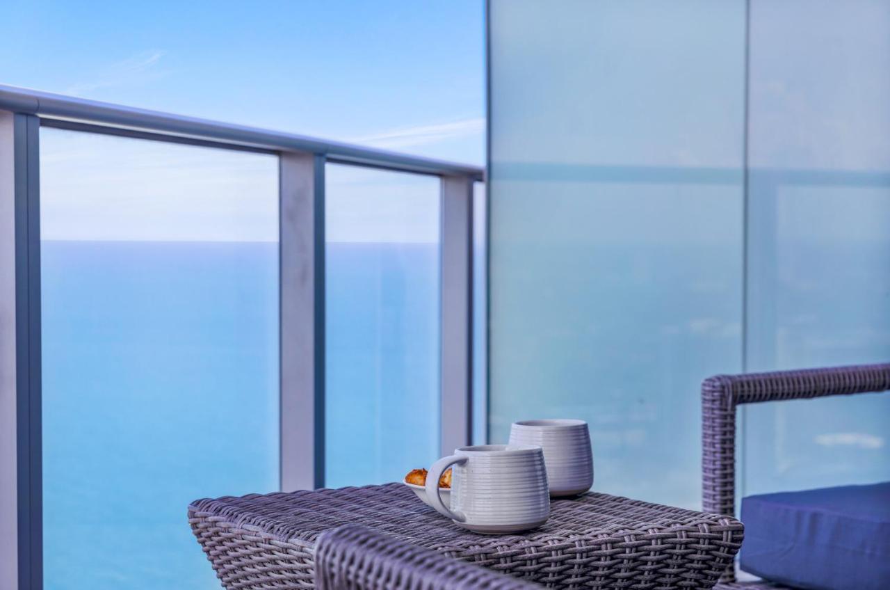 Apartment Splendid - Oceanview 1bdr & 1ba Right On The Beach, Heated Pool, Gym