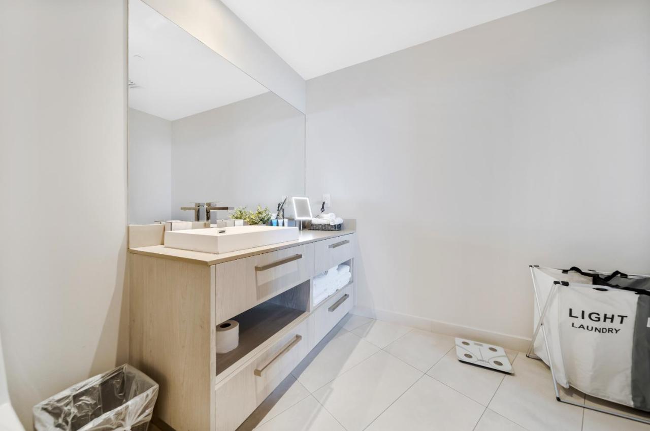 Splendid - Oceanview 1bdr & 1ba Right On The Beach, Heated Pool, Gym Apartment
