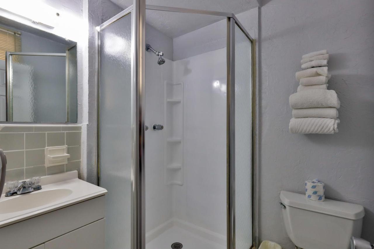 Coastal Waters Studio 111 - Pool Side Studio Resort New Smyrna Beach