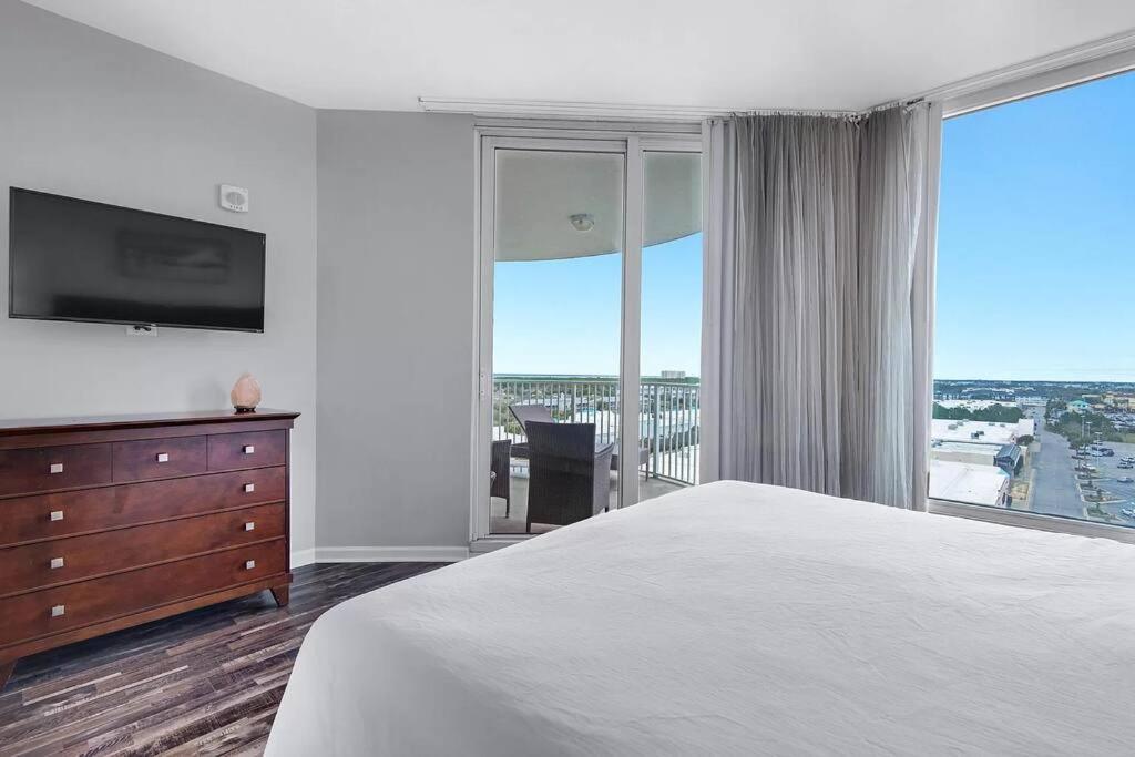 Beautiful Junior Near The Palms In *