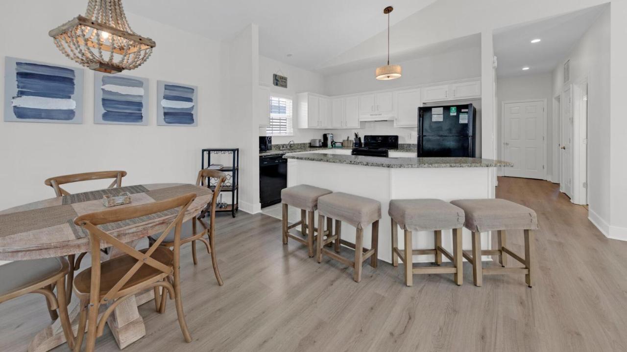 Pelican House - Newly Remodeled, Professionally Decorated, Only About 1 Mile To Seaside! Santa Rosa Beach