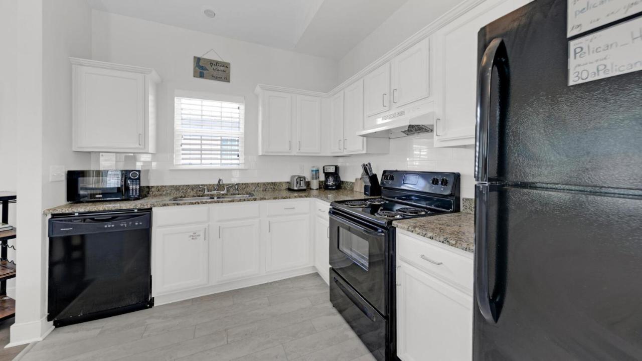 Pelican House - Newly Remodeled, Professionally Decorated, Only About 1 Mile To Seaside! *