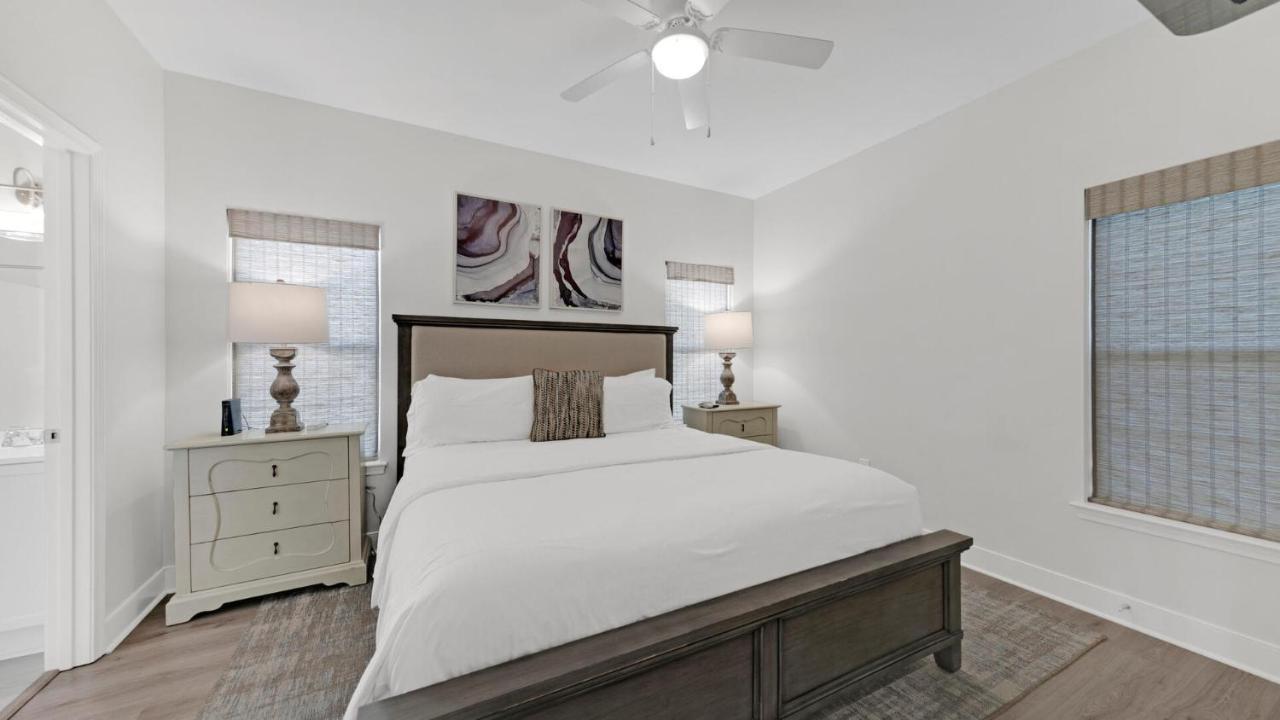 Pelican House - Newly Remodeled, Professionally Decorated, Only About 1 Mile To Seaside! Holiday home *