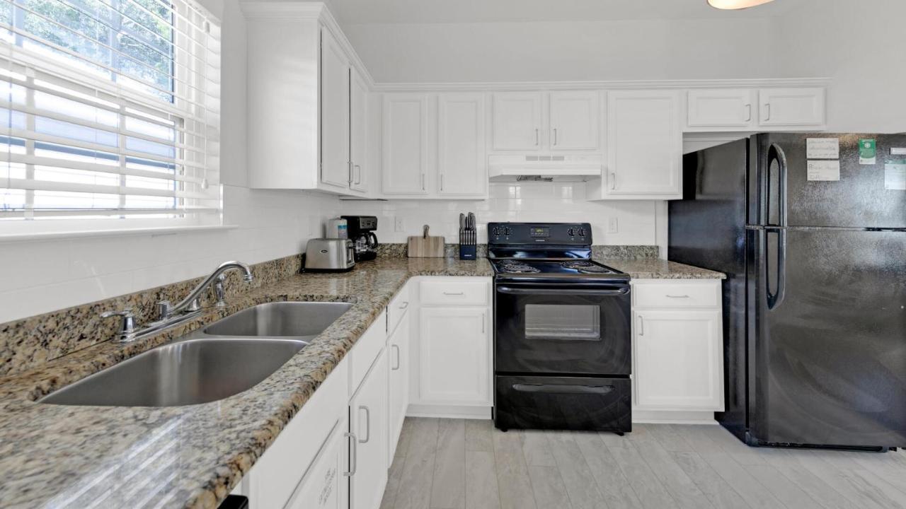 Pelican House - Newly Remodeled, Professionally Decorated, Only About 1 Mile To Seaside! Holiday home *
