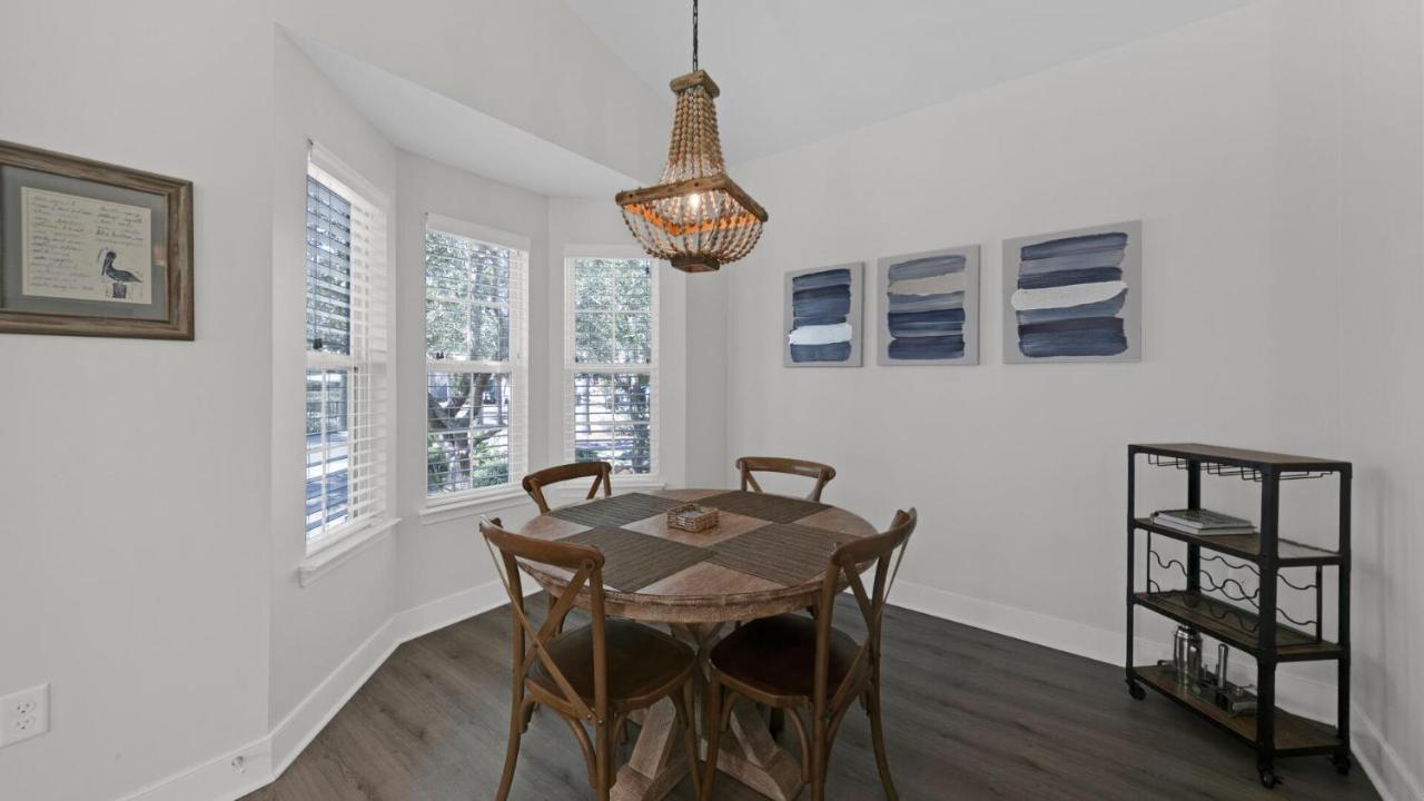 Pelican House - Newly Remodeled, Professionally Decorated, Only About 1 Mile To Seaside! Santa Rosa Beach