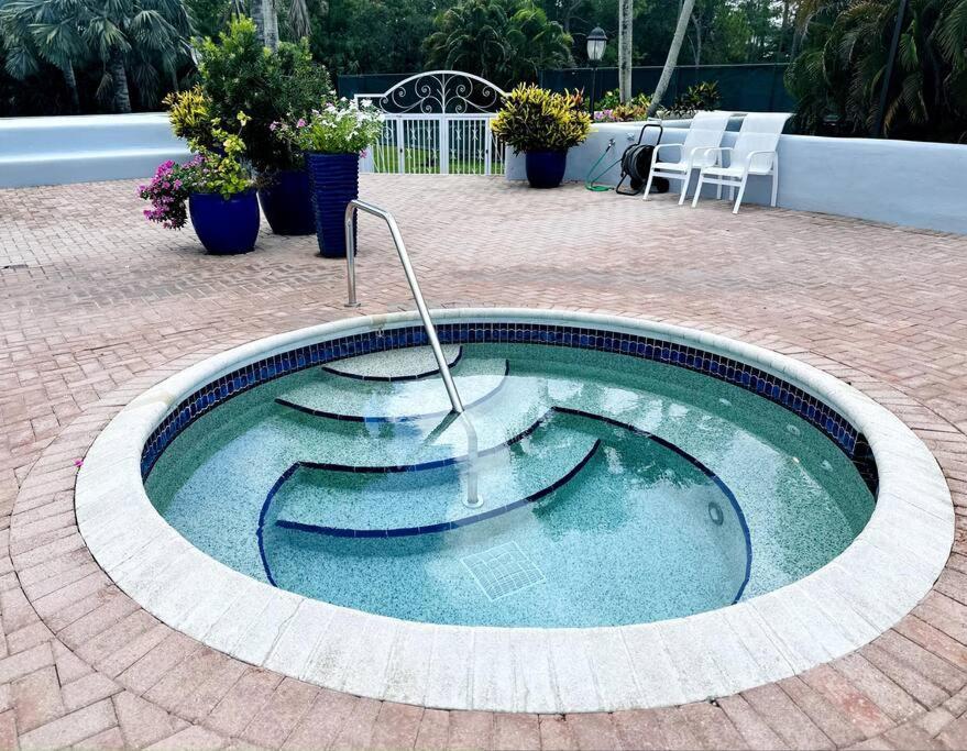 Apartment Awesome Near The Naples