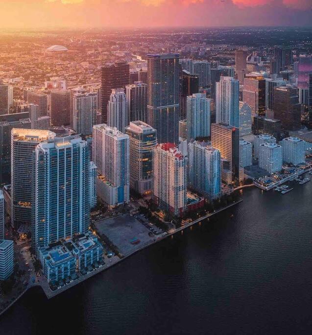 Brickell Center W/city & Bay View + Free Parking! Miami