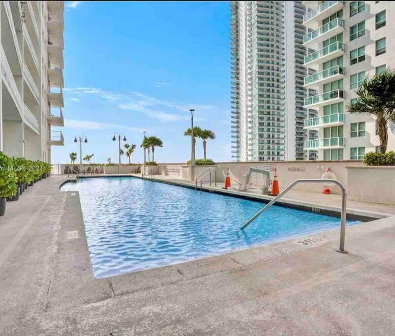 Apartment Brickell Center W/city & Bay View + Free Parking!