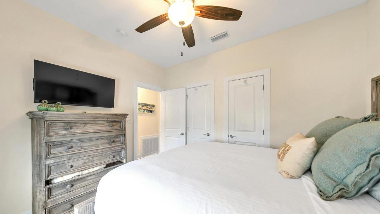 Hidden 321 - Short Walk To Gulf Place Holiday home *