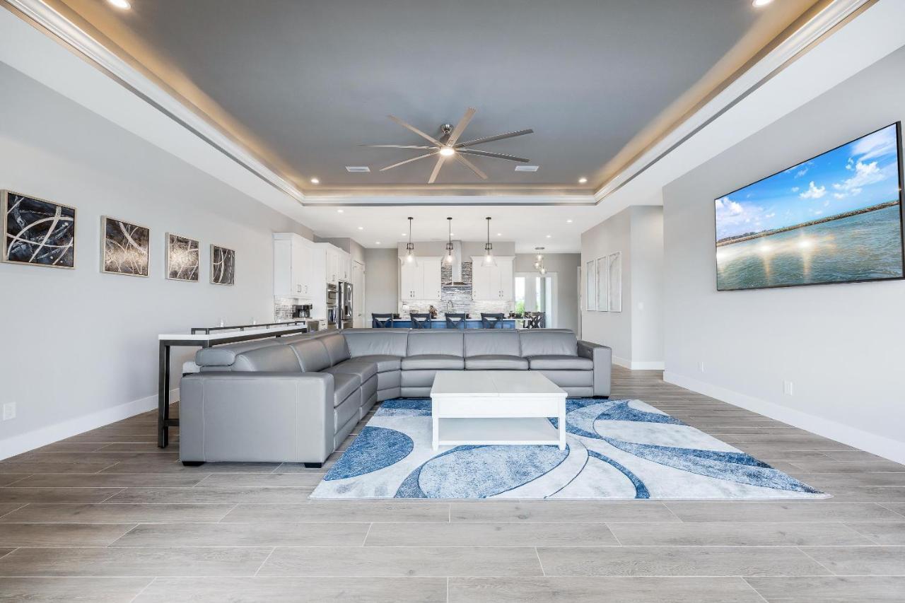 New Home, Pool, Tiki Hut, Sleeps 8 - Cielo Sur Cape Coral