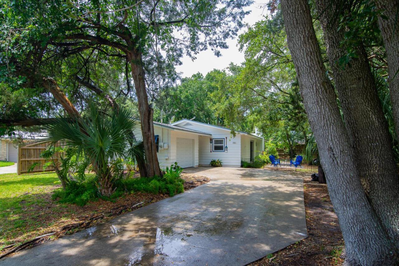 Island Charmer Davis Shores, Pets, Firepit Holiday home *