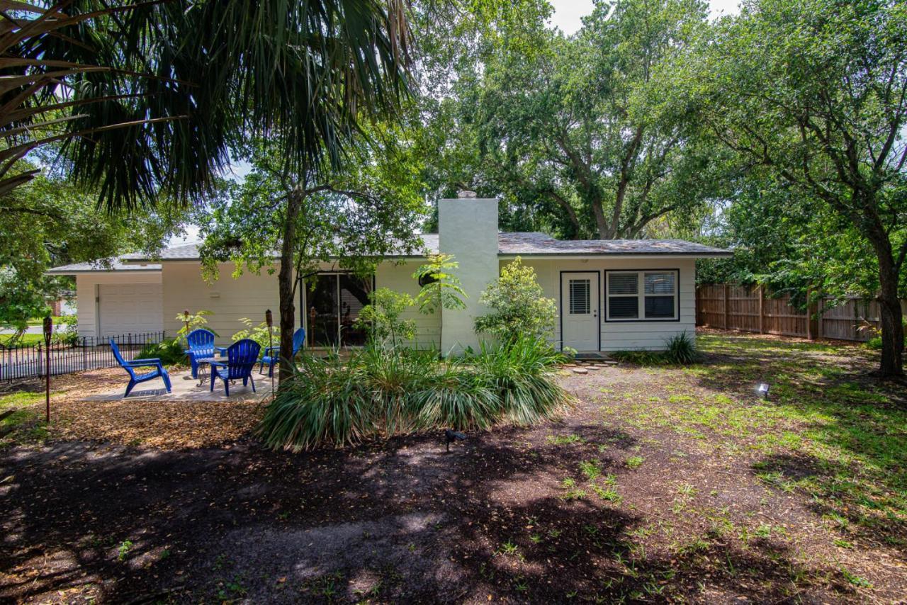 Island Charmer Davis Shores, Pets, Firepit Holiday home *