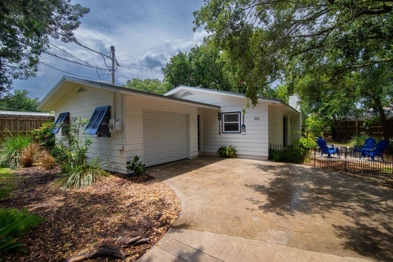 Island Charmer Davis Shores, Pets, Firepit Holiday home *