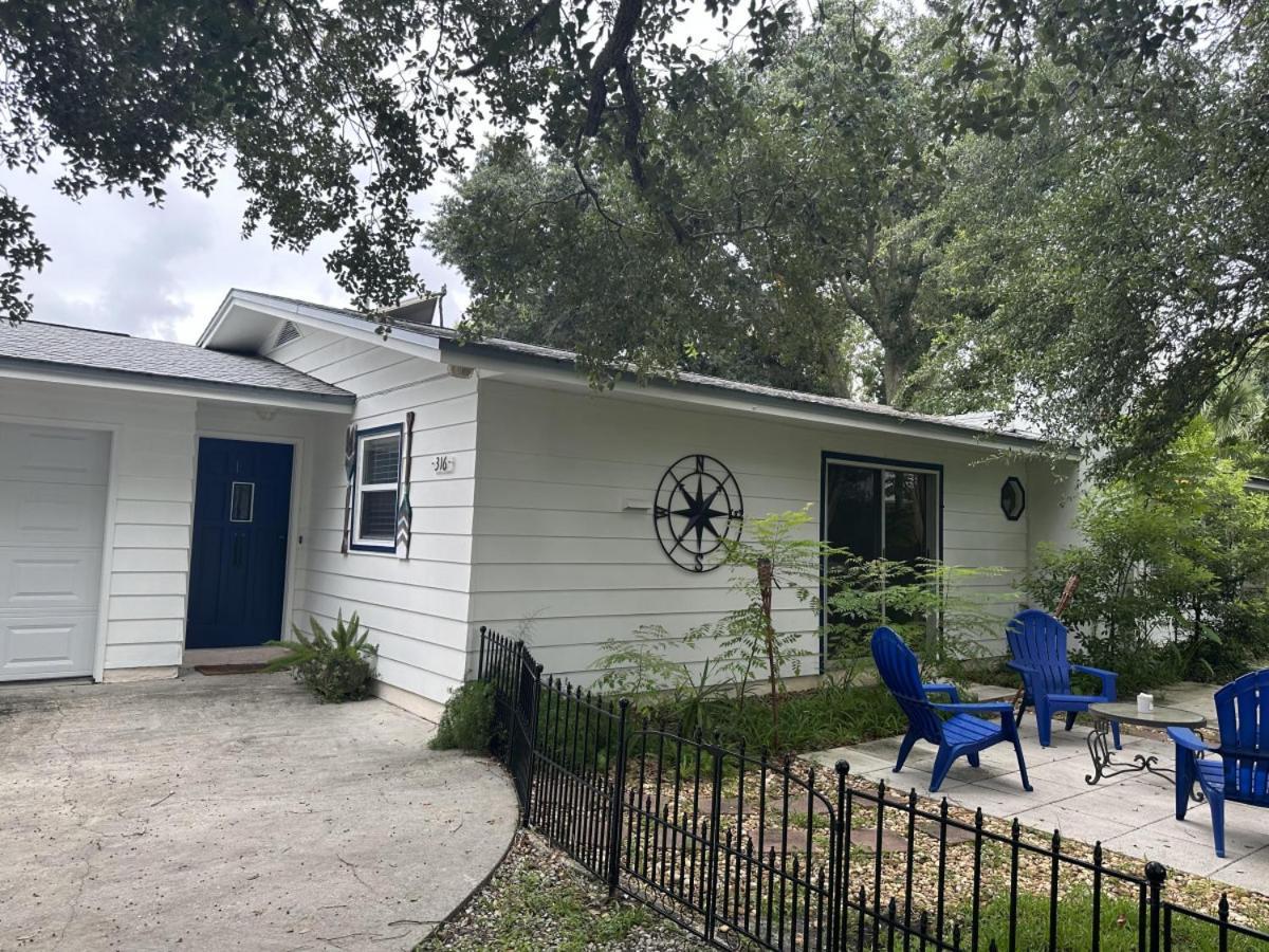 Island Charmer Davis Shores, Pets, Firepit Holiday home *