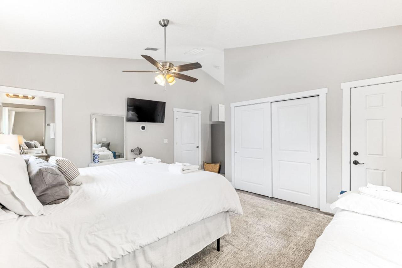Sea Gem Slp 16 Amenities