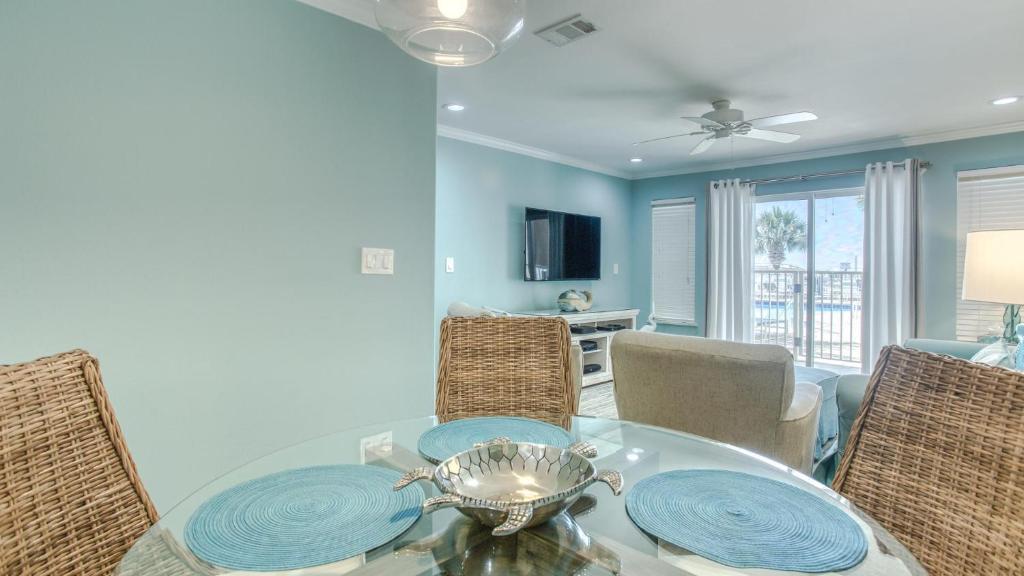 Poolside 106 - Updated Beachfront On Isle In Holiday home Destin