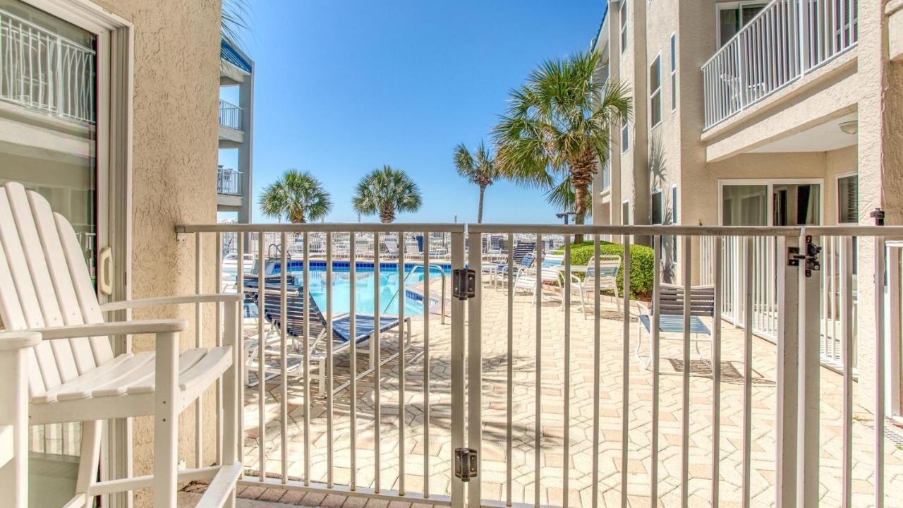 Poolside 106 - Updated Beachfront On Isle In Holiday home
