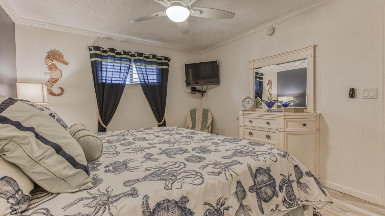 Holiday home Crystal 6a - Just A Few Steps And Your Toes Will Be In The With Service Included Destin