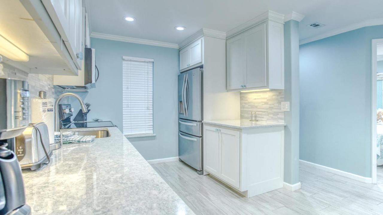 Holiday home Poolside 106 - Updated Beachfront On Isle In Destin