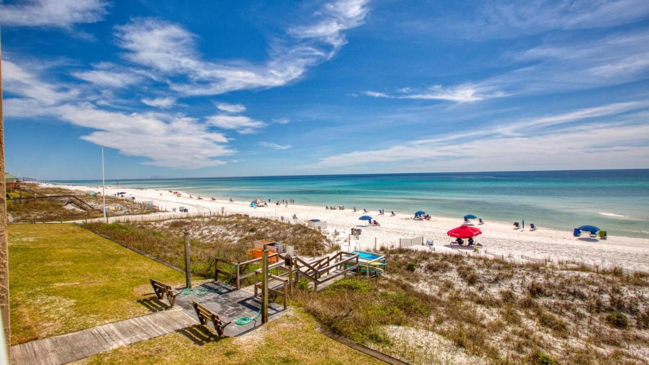 Crystal 6a - Just A Few Steps And Your Toes Will Be In The With Service Included Holiday home *