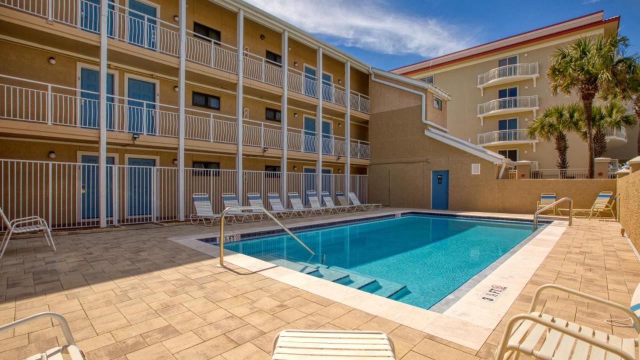 Crystal 6a - Just A Few Steps And Your Toes Will Be In The With Service Included * Destin