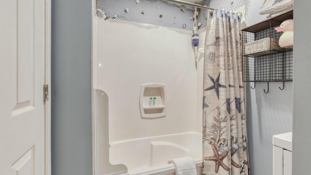 Crystal 6a - Just A Few Steps And Your Toes Will Be In The With Service Included Destin