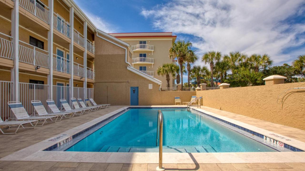 Holiday home Crystal 6a - Just A Few Steps And Your Toes Will Be In The With Service Included *