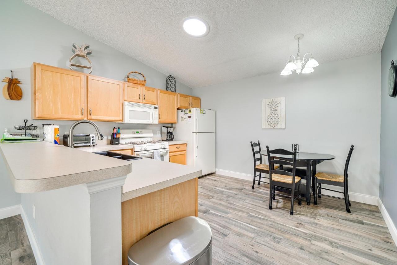 Abode With Community Pools, Golf And