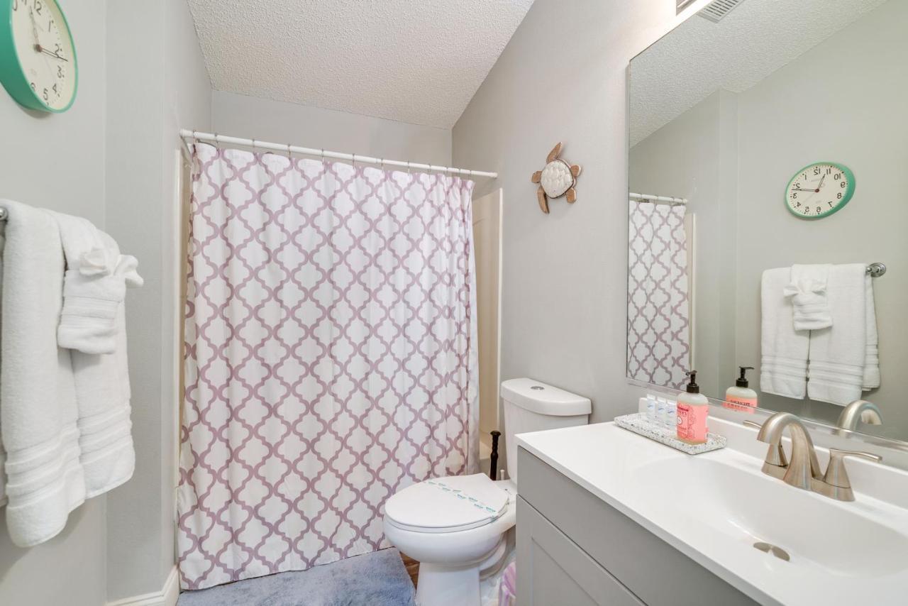 Abode With Community Pools, Golf And