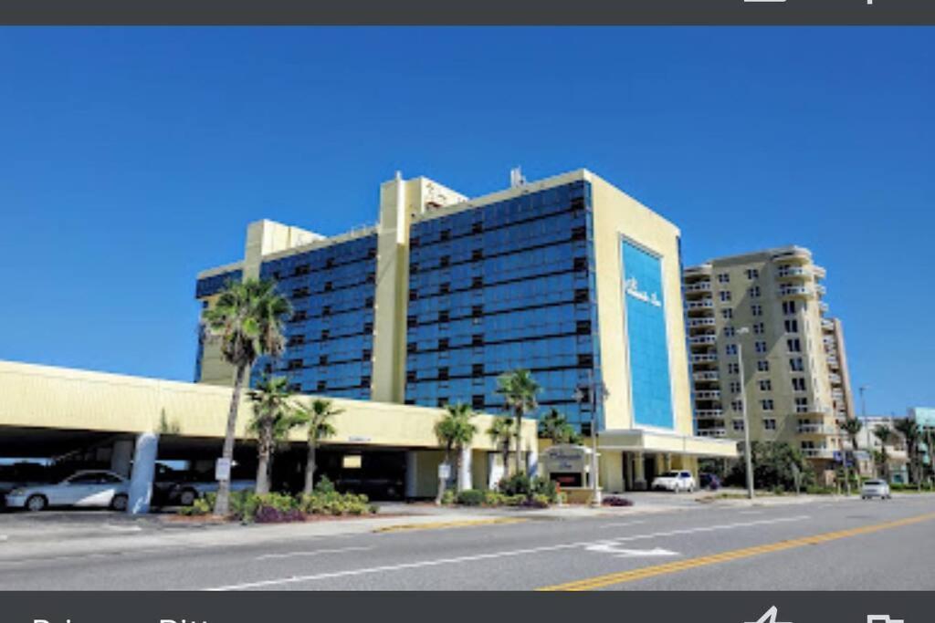 Beautiful Oceanfront Two Bedroom *