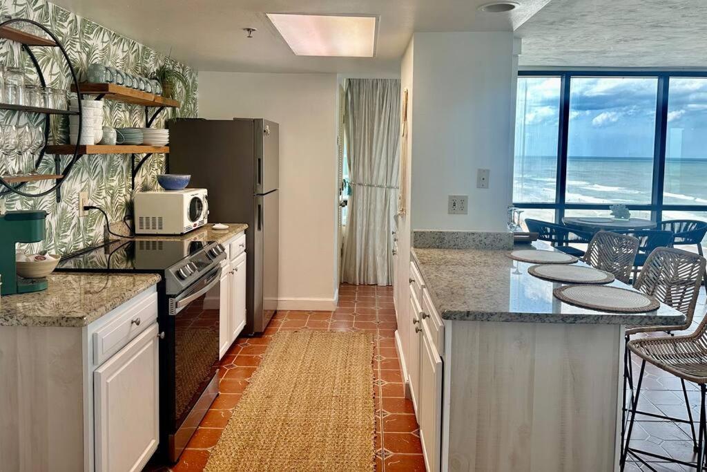 Beautiful Oceanfront Two Bedroom Apartment *