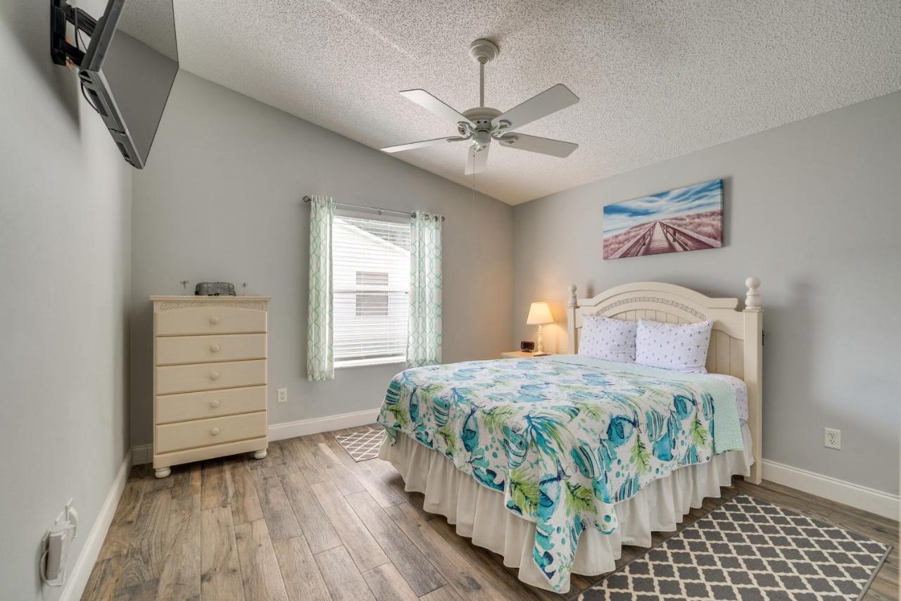 Abode With Community Pools, Golf And Holiday home