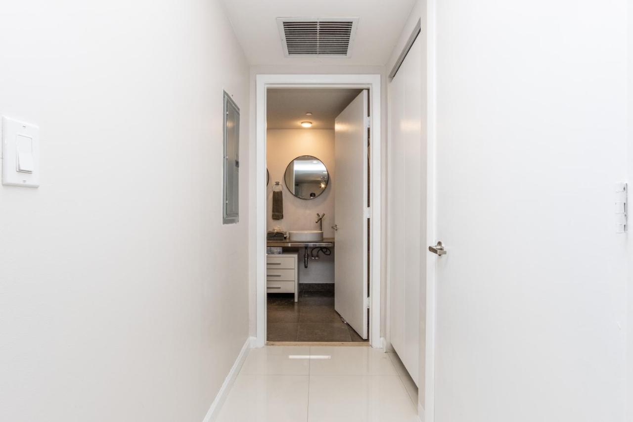 Limited Time 1br 1bath Located At Icon Brickell Apartment