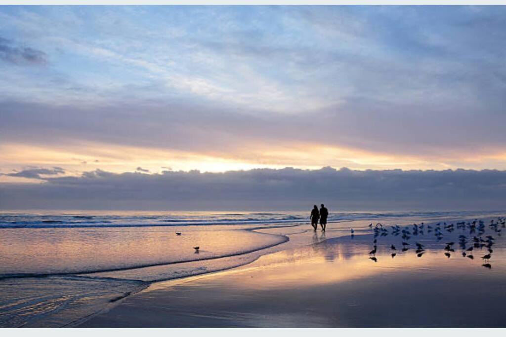 Apartment Beautiful Oceanfront Two Bedroom Daytona Beach
