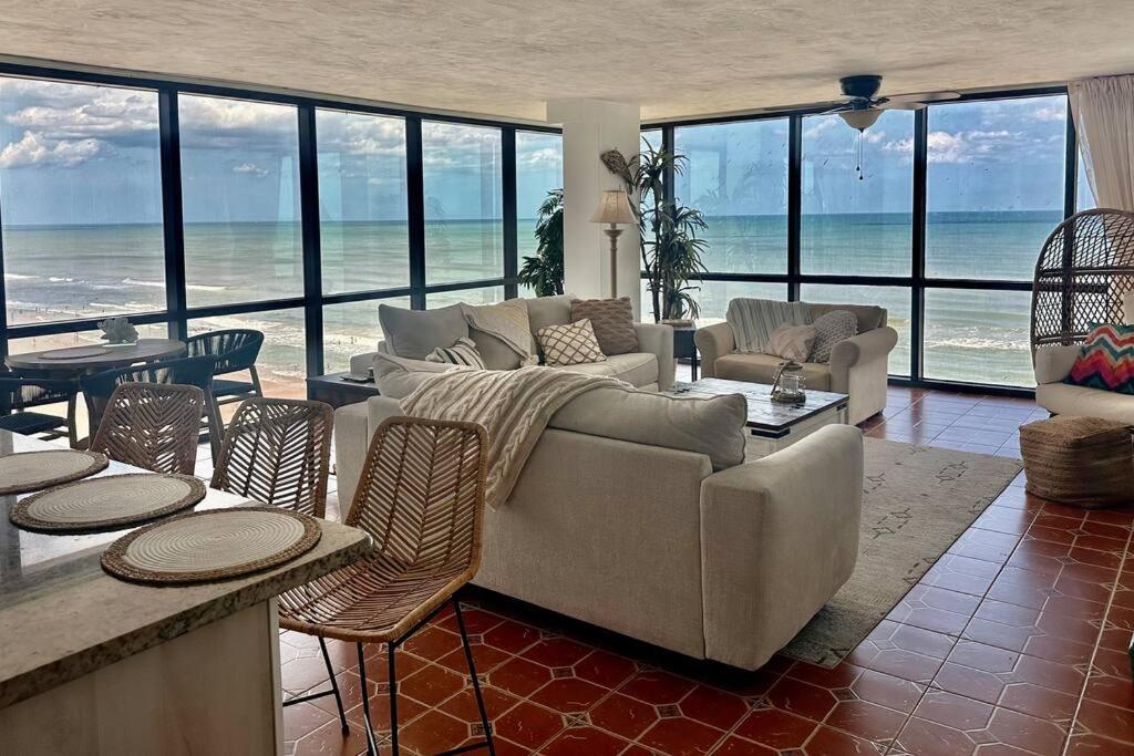 Apartment Beautiful Oceanfront Two Bedroom *