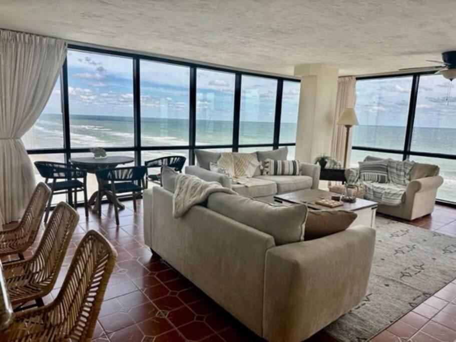 Apartment Beautiful Oceanfront Two Bedroom