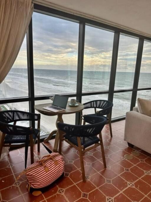 Apartment Beautiful Oceanfront Two Bedroom Daytona Beach