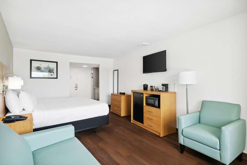 Hotel Chateau Beachfront Hotel, A By The Sea 3*
