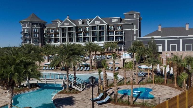 Resort The Henderson, A Salamander &