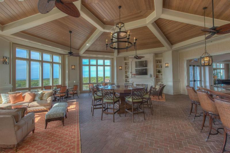 Resort The Henderson, A Salamander &