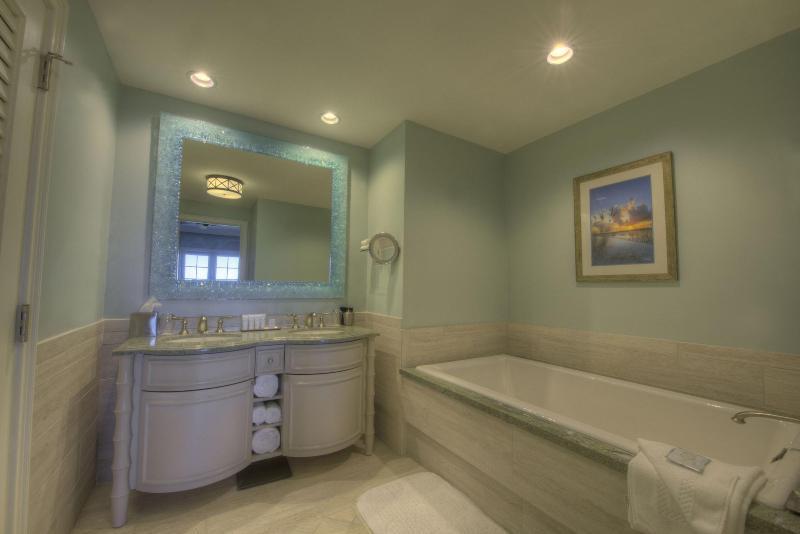 Resort The Henderson, A Salamander &