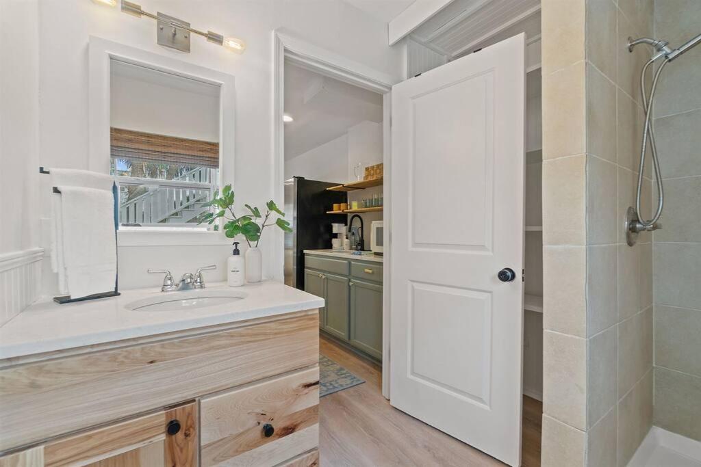 Holiday home The Sunny Side-pensacola Beach, 600 Feet To Gulf, Private/heated Pool, Games, Gear Pensacola Beach