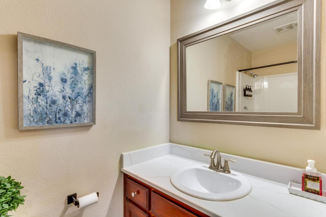 With Private Lanai, 9 Mi To Downtown! Holiday home Pensacola