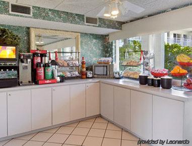 Super 8 By Wyndham Bradenton Area Motel