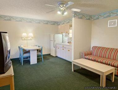 Super 8 By Wyndham Bradenton Area 2*