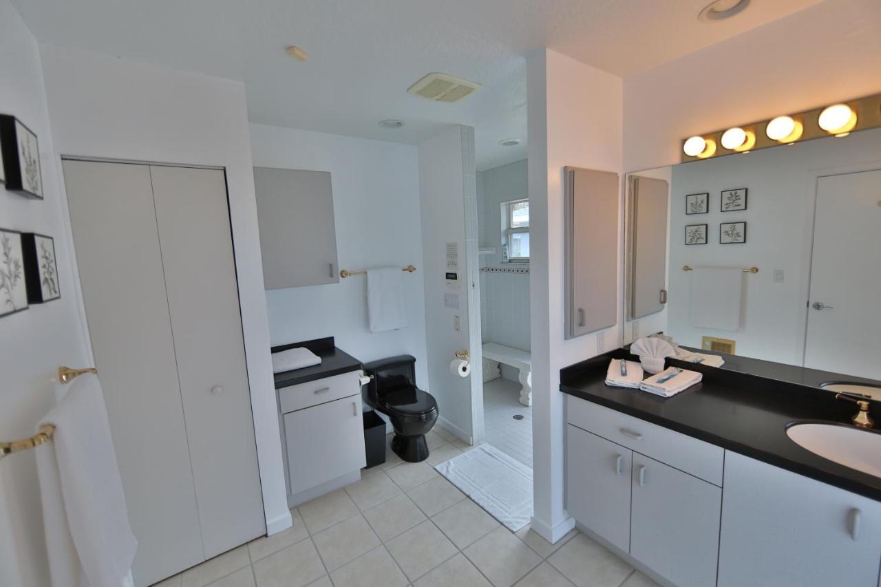Villa Lakefront Getaway In Sunny Florida With Heated Pool Sarasota